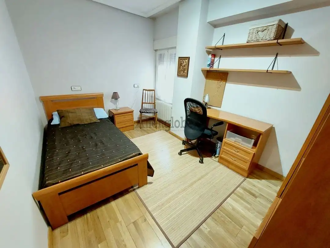 Bedroom of Flat for rent in Oviedo   with Heating and Terrace