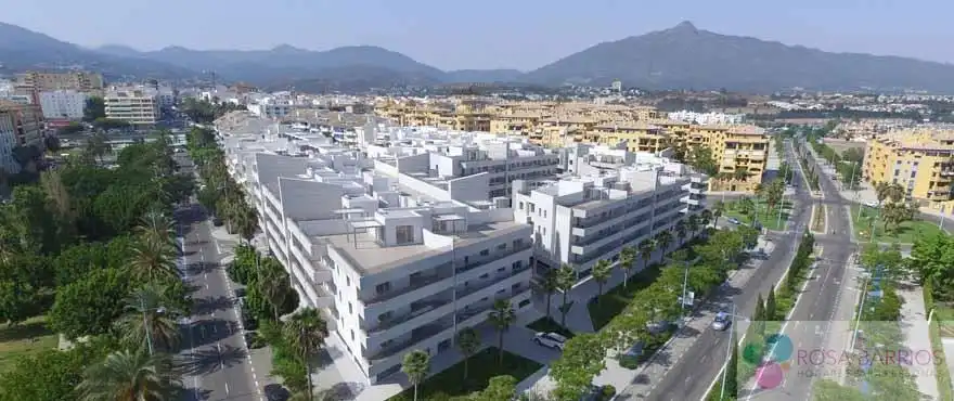 Vista exterior de Ático en venta en Marbella con Terraza y Piscina comunitaria