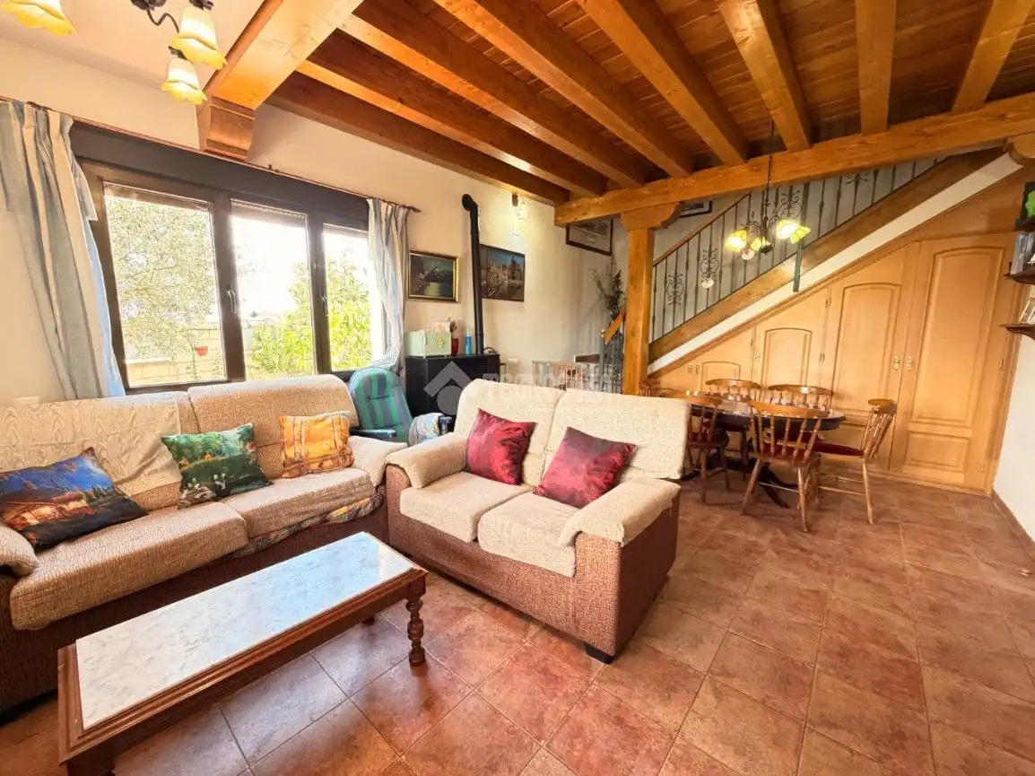 Sala de estar de Casa adosada en venta en Segovia con Calefacción