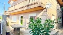 Vista exterior de Casa o xalet en venda en O Porriño   amb Jardí privat, Terrassa i Traster