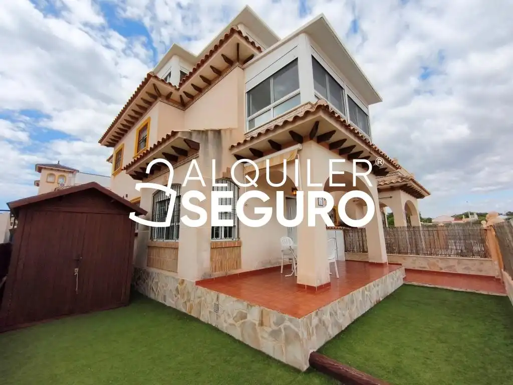 Vista exterior de Casa o chalet de alquiler en Elche / Elx con Aire acondicionado, Terraza y Piscina