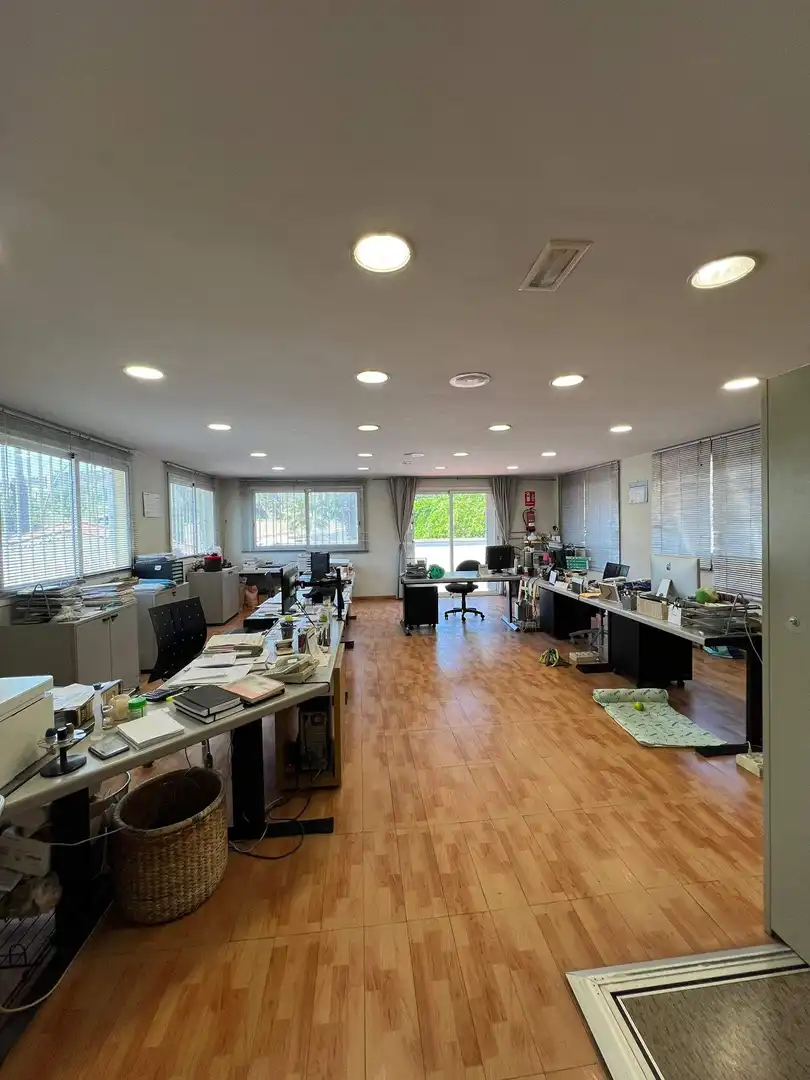 Büro zur Miete in Carrer de Lisboa, Horta