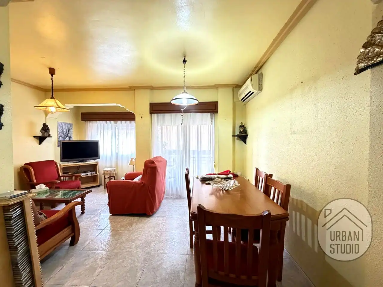 Living room of Flat for sale in Alicante / Alacant  with Air Conditioner, Furnished and Balcony