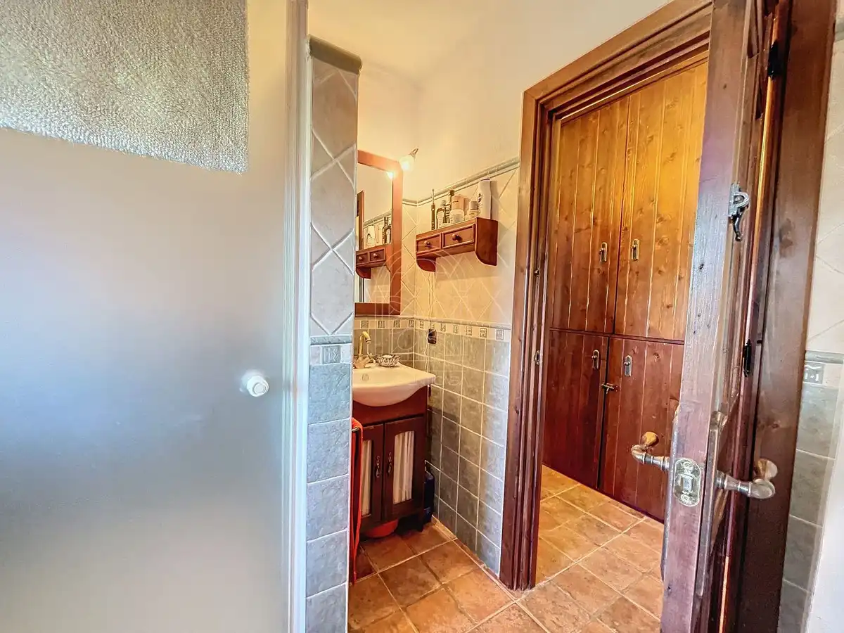 Baño de Finca rústica en venta en Comares con Aire acondicionado, Jardín privado y Terraza