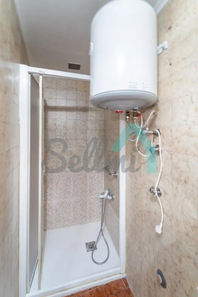 Badezimmer von Wohnung zur untervermieten in Oviedo  mit Heizung, Parkett und Möbliert