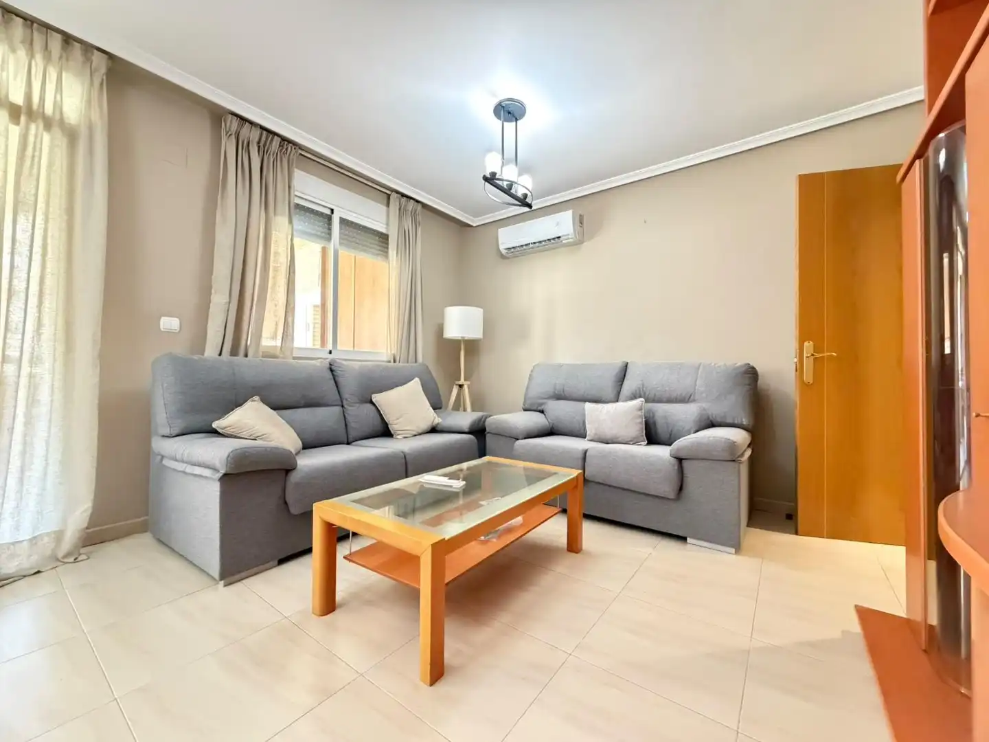 Sala de estar de Piso de alquiler en Alicante / Alacant con Aire acondicionado, Amueblado y Piscina comunitaria