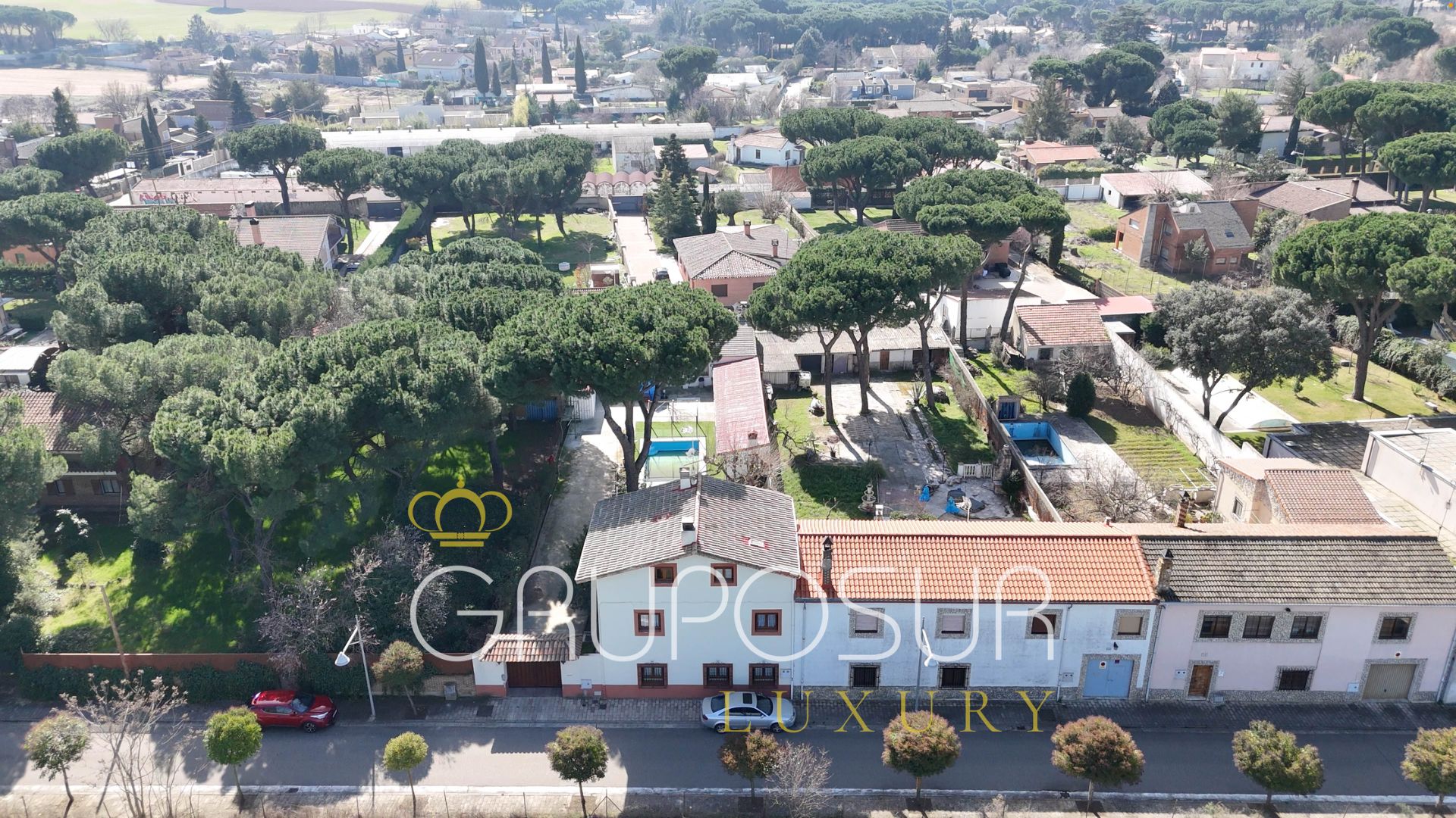 Exterior view of Single-family semi-detached for sale in Valladolid Capital  with Heating, Private garden and Parquet flooring