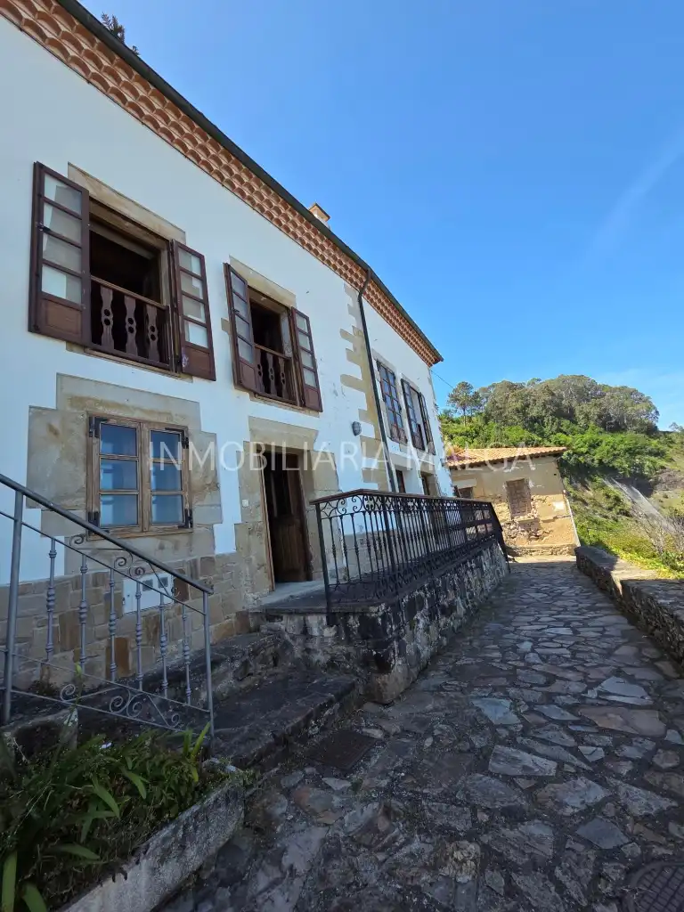 Vista exterior de Casa o chalet en venta en Colunga con Calefacción, Parquet y Terraza