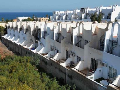 Außenansicht von Einfamilien-Reihenhaus zum verkauf in Mojácar mit Klimaanlage, Terrasse und Schwimmbad