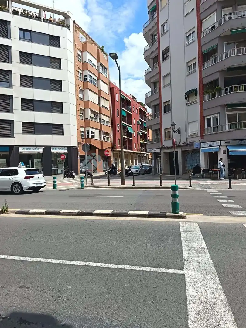 Vista exterior de Local en venda en Valencia