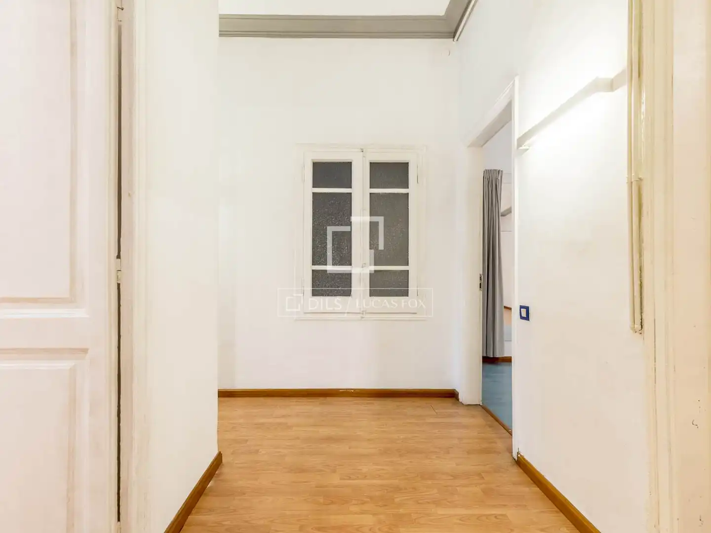 Flat for sale in Barcelona  with Air Conditioner and Heating