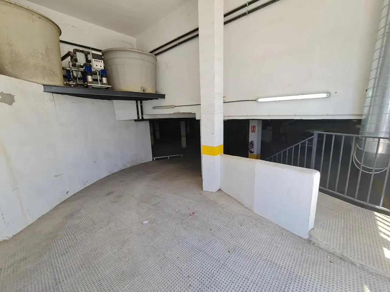 Aparcament amb ascensor en venda a Calle Castilla 3, imagen 3