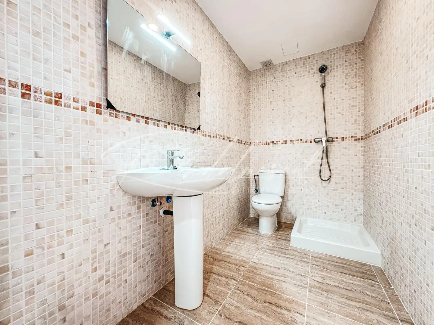 Badezimmer von Einfamilien-Reihenhaus zum Verkauf in Alcover mit Privatgarten und Terrasse