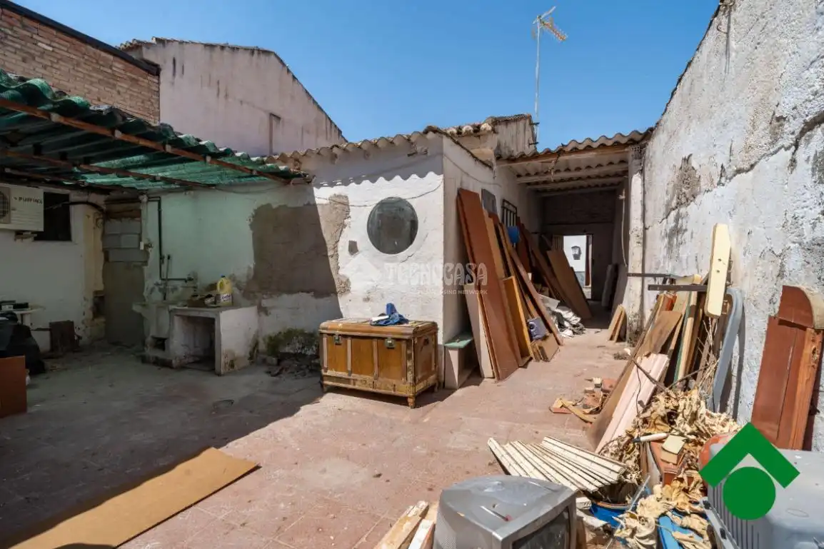Außenansicht von Einfamilien-Reihenhaus zum Verkauf in Santa Fe