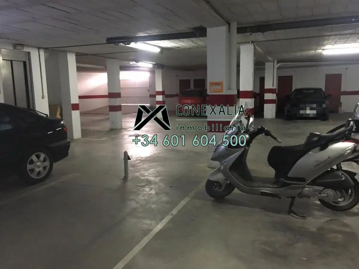Parkplatz von Garage zum Verkauf in Olvera
