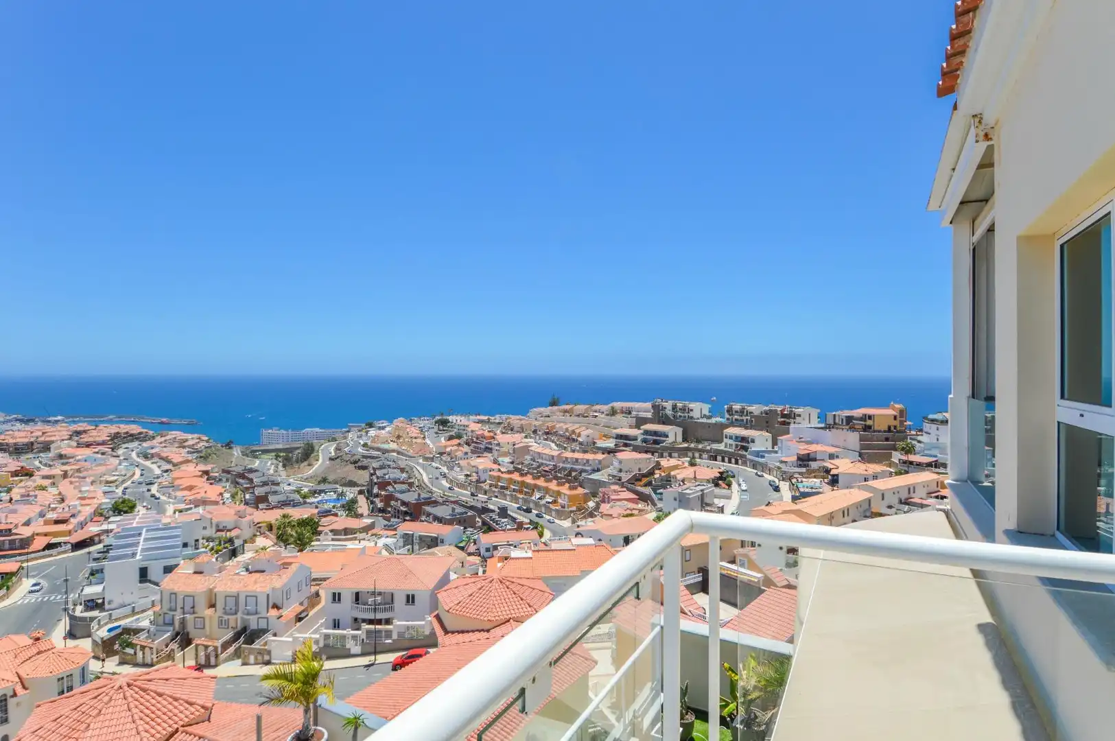 Außenansicht von Dachboden zum Verkauf in Mogán mit Klimaanlage, Terrasse und Balkon