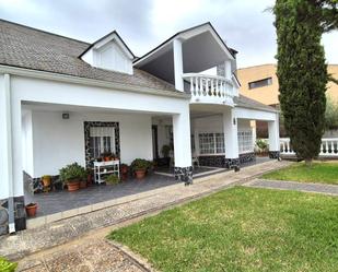 Exterior view of House or chalet for sale in Badajoz Capital  with Air Conditioner, Terrace and Balcony