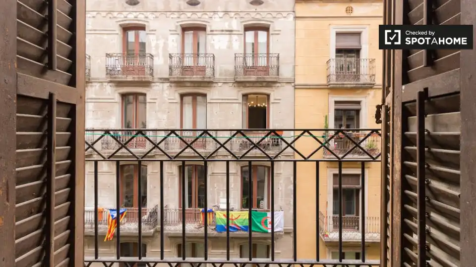 Piso con terraza en alquiler en Ciutat Vella, imagen 2