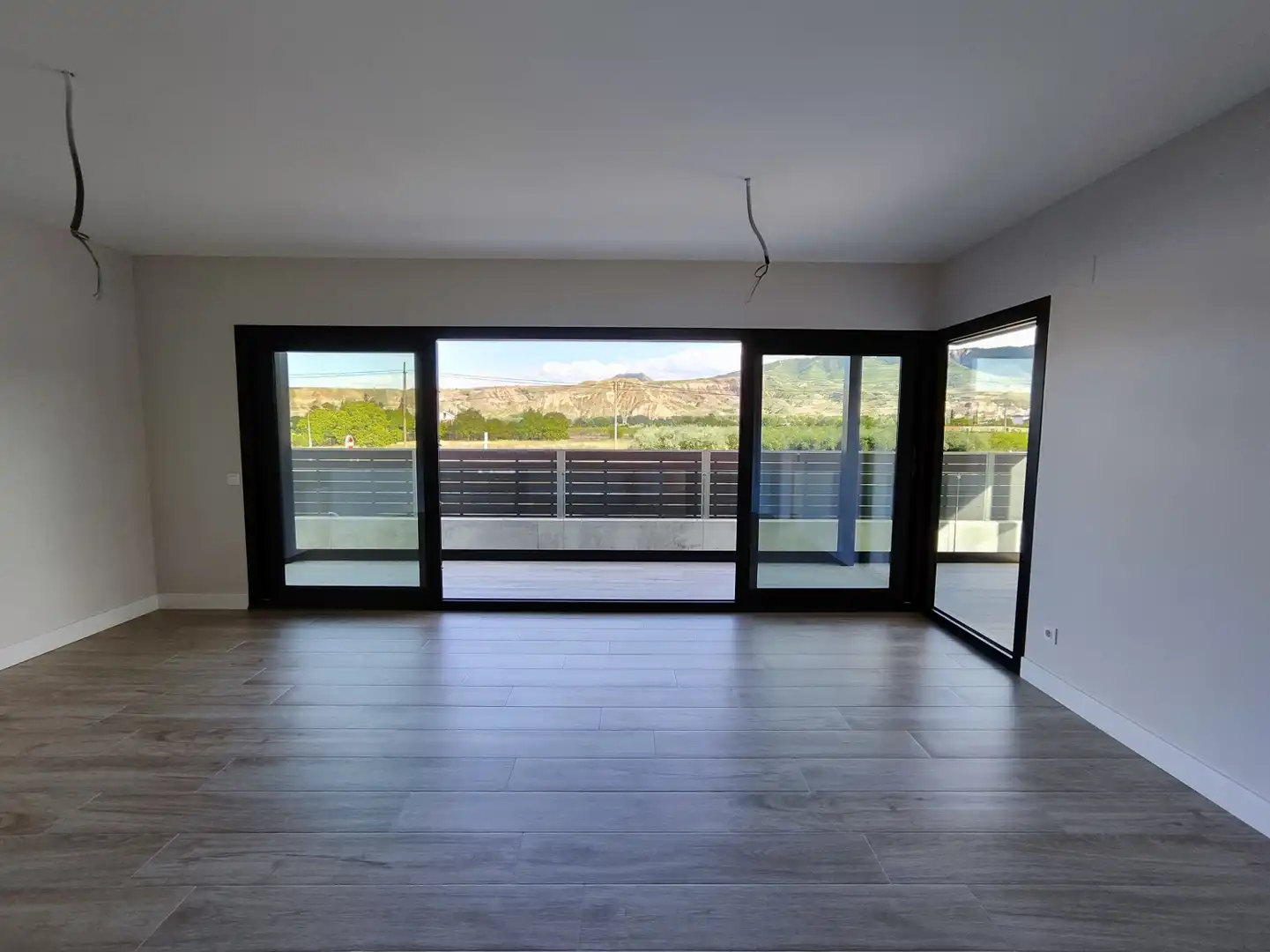 Sala d'estar de Casa o xalet en venda en Albelda de Iregua amb Calefacció, Jardí privat i Terrassa