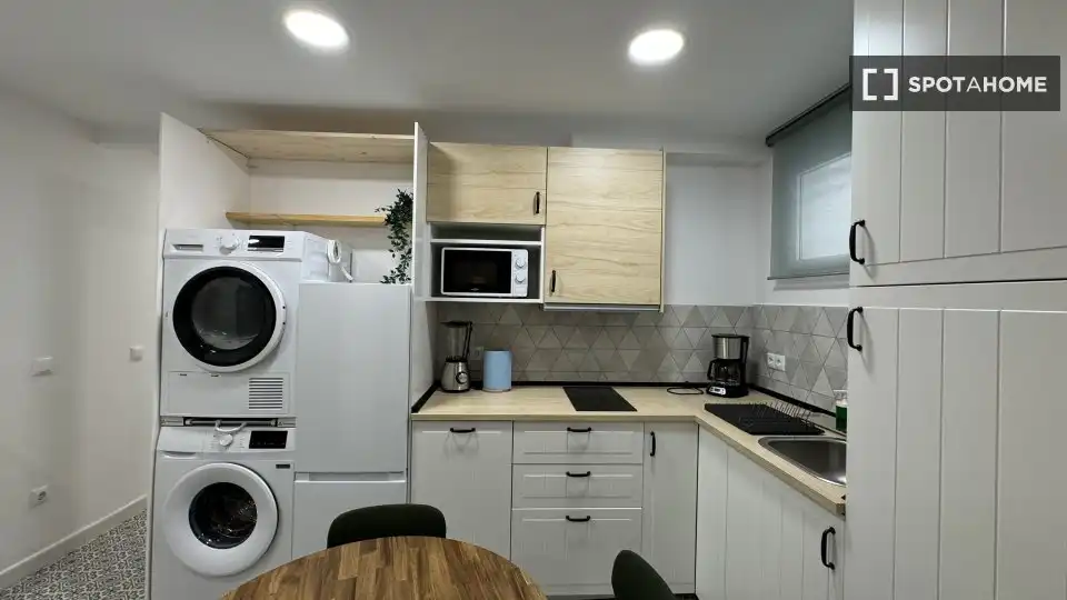 Cuina de Apartament per a compartir en Madrid amb Aire condicionat, Calefacció i Terrassa