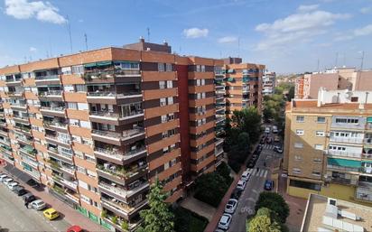 Exterior view of Flat for sale in Alcalá de Henares  with Air Conditioner and Terrace