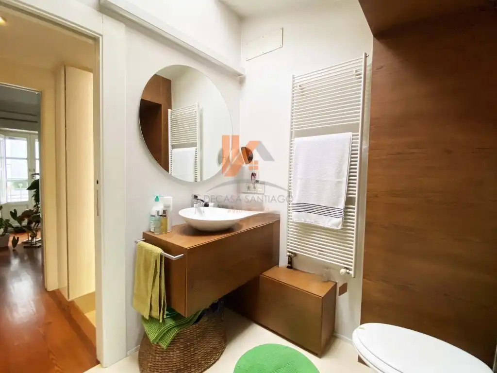 Bathroom of Houses for sale in Santiago de Compostela   with Washing machine