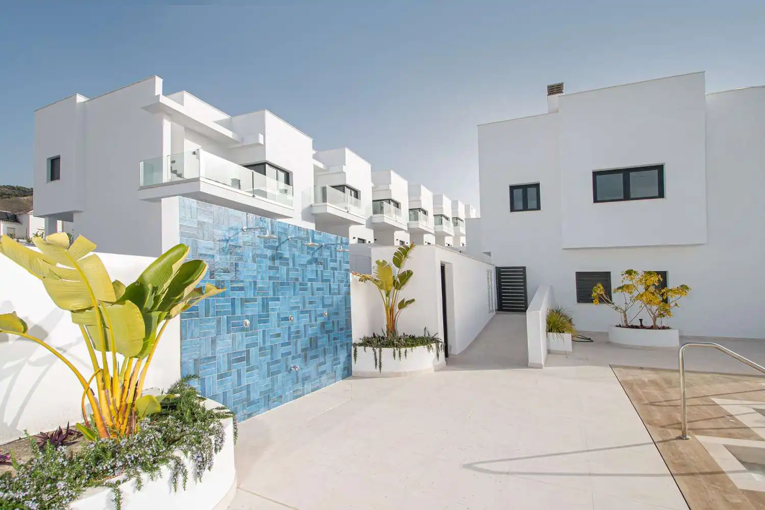 Vista exterior de Casa adosada en venta en Nerja con Aire acondicionado, Calefacción y Terraza