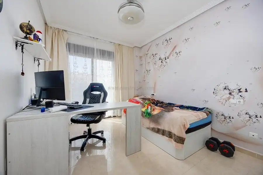Apartamento con piscina en venta en Orihuela Costa, imagen 3