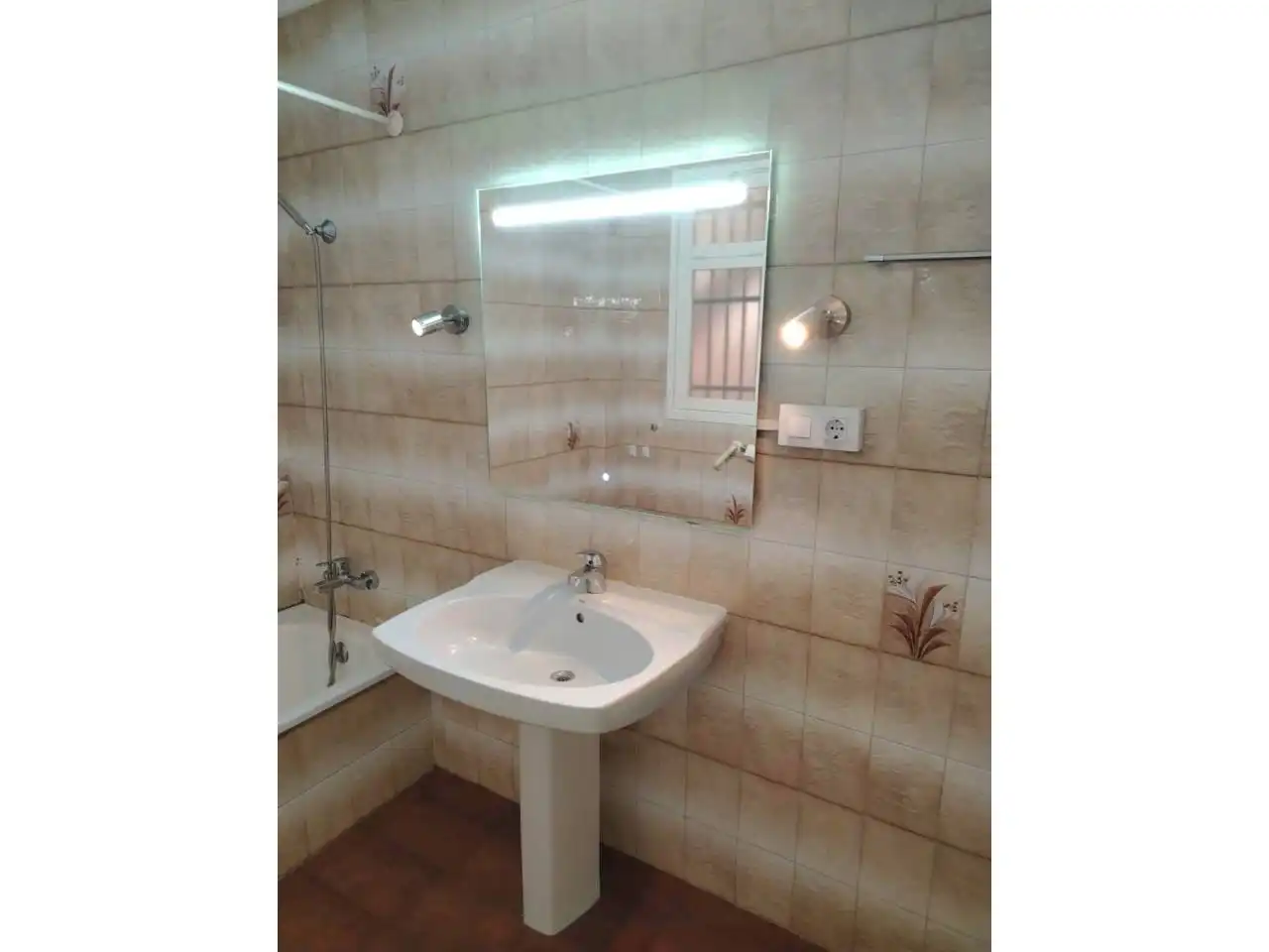 Baño de Piso en venta en Girona con Aire acondicionado, Calefacción y Balcón