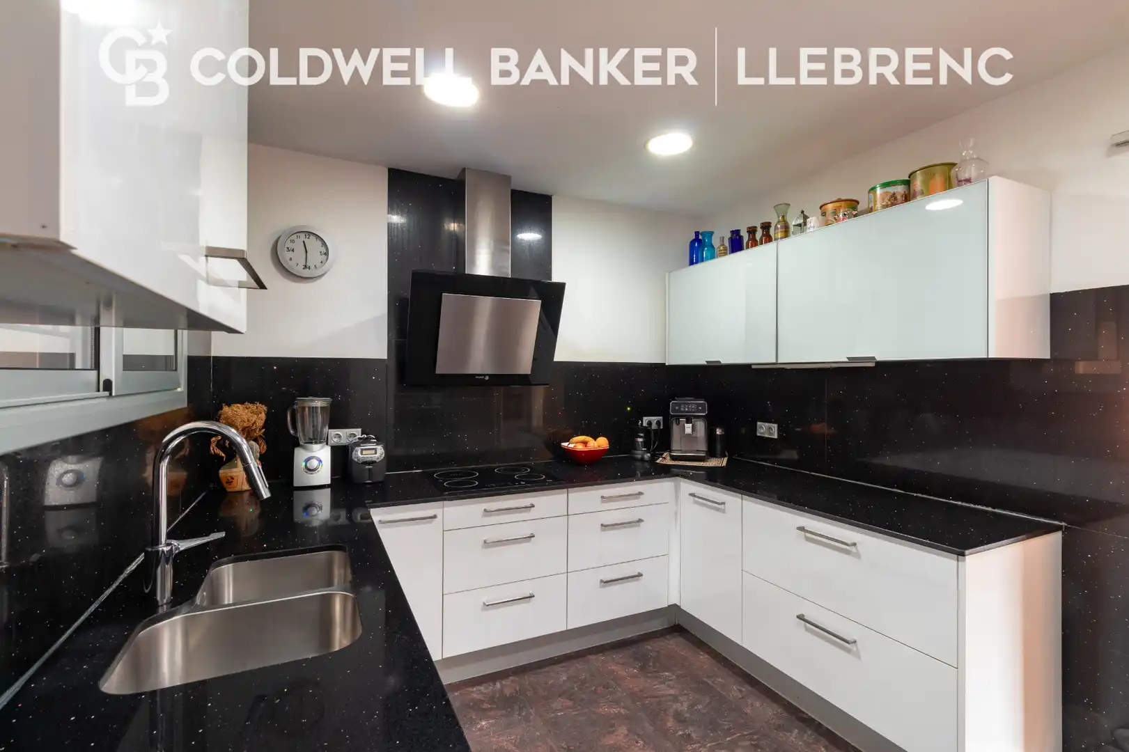 Cocina de Casa o chalet en venta en Barcelona con Aire acondicionado, Calefacción y Jardín privado