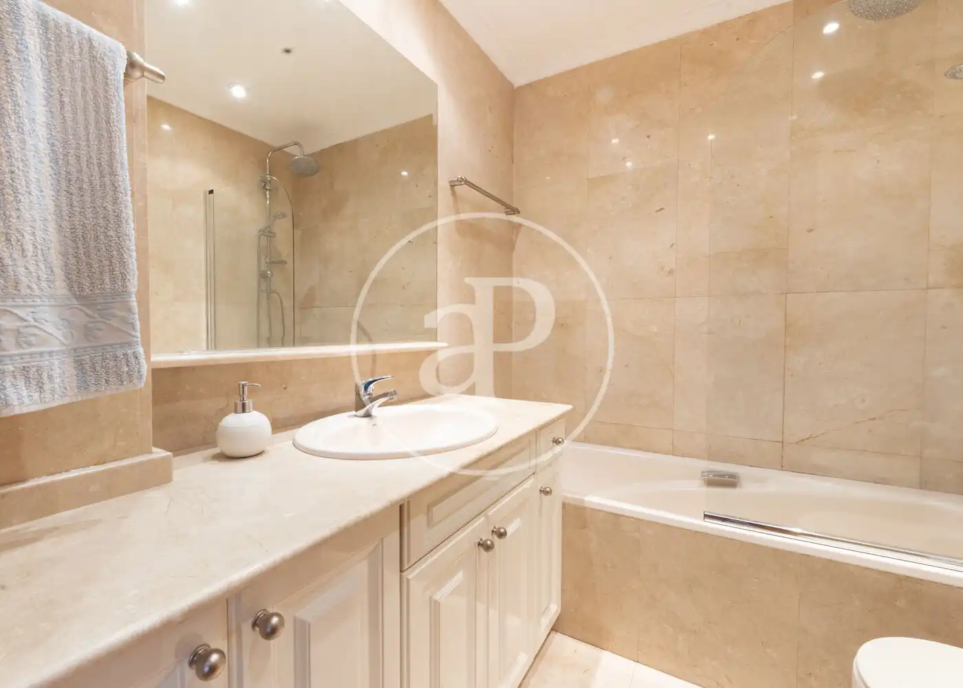 Flat for rent in Calle de María de Guzmán, Ríos Rosas - Nuevos Ministerios