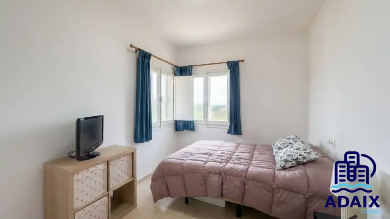Dormitori de Casa o xalet en venda en Bargas amb Calefacció, Terrassa i Moblat