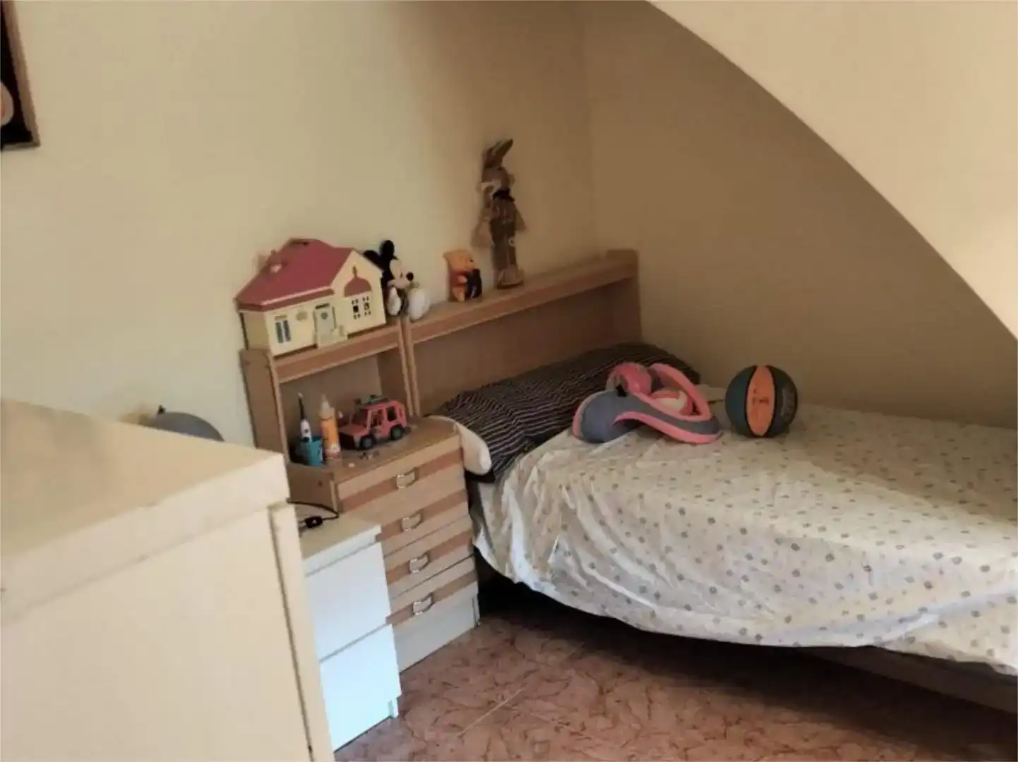 Bedroom of Flat for sale in Otos  with Air Conditioner, Private garden and Storage room