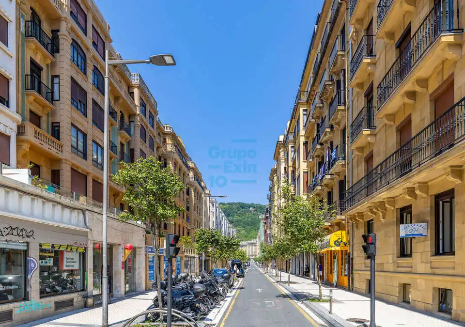 Vista exterior de Piso en venta en Donostia - San Sebastián  con Calefacción y Balcón
