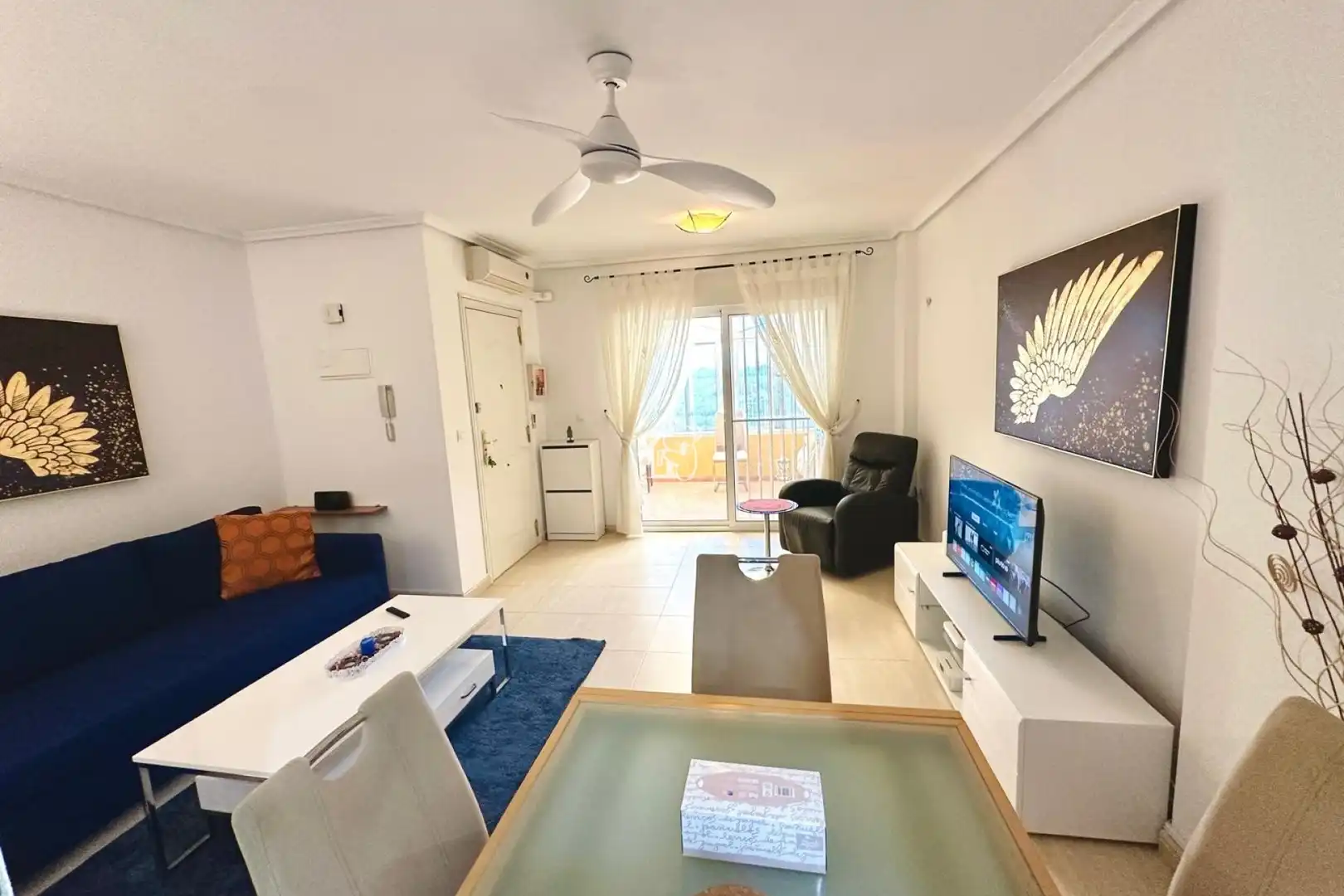Sala de estar de Apartamento de alquiler en Daya Nueva con Aire acondicionado, Terraza y Piscina