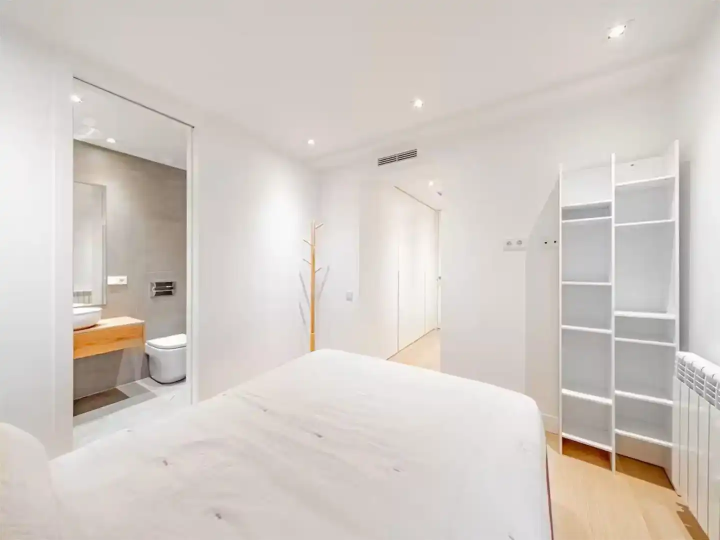 Bedroom of Flat for sale in  Barcelona Capital  with Air Conditioner and Balcony