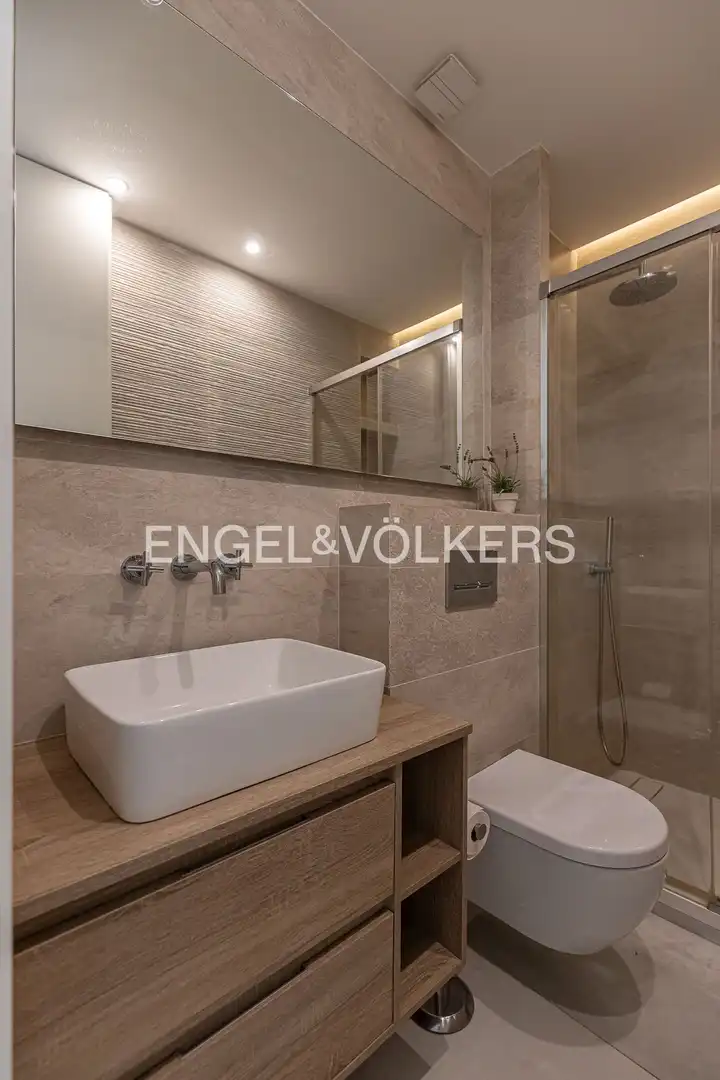 Badezimmer von Wohnung zum Verkauf in Madrid mit Klimaanlage und Heizung