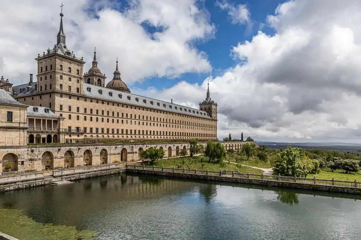 Exterior view of Houses for sale in San Lorenzo de El Escorial  with Air Conditioner, Heating and Private garden