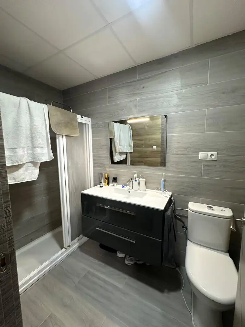 Bathroom of Ground floor for rent in Burjassot  with Air Conditioner, Parquet flooring and Terrace