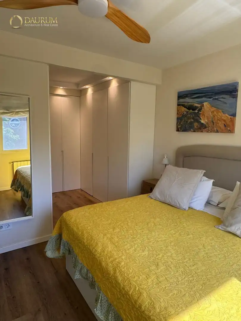 Habitación de Casa adosada en venta en Pozuelo de Alarcón con Aire acondicionado, Calefacción y Jardín privado