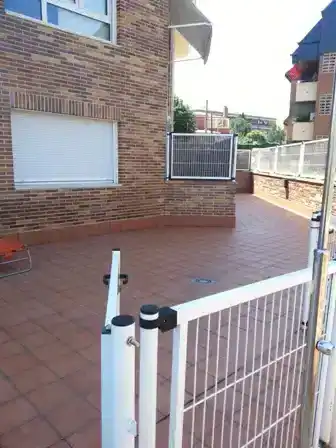 Terrassa de Estudi de lloguer en Pozuelo de Alarcón amb Calefacció, Jardí privat i Parquet