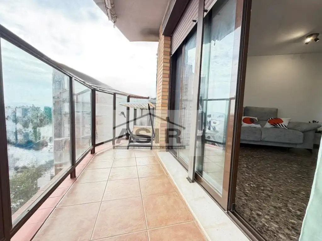 Flat with terrace for sale in Calle Clara Campoamor