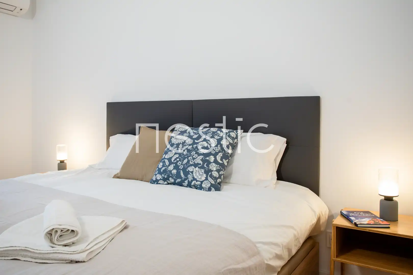 Schlafzimmer von Wohnungen zur Miete in Madrid mit Klimaanlage, Heizung und Möbliert