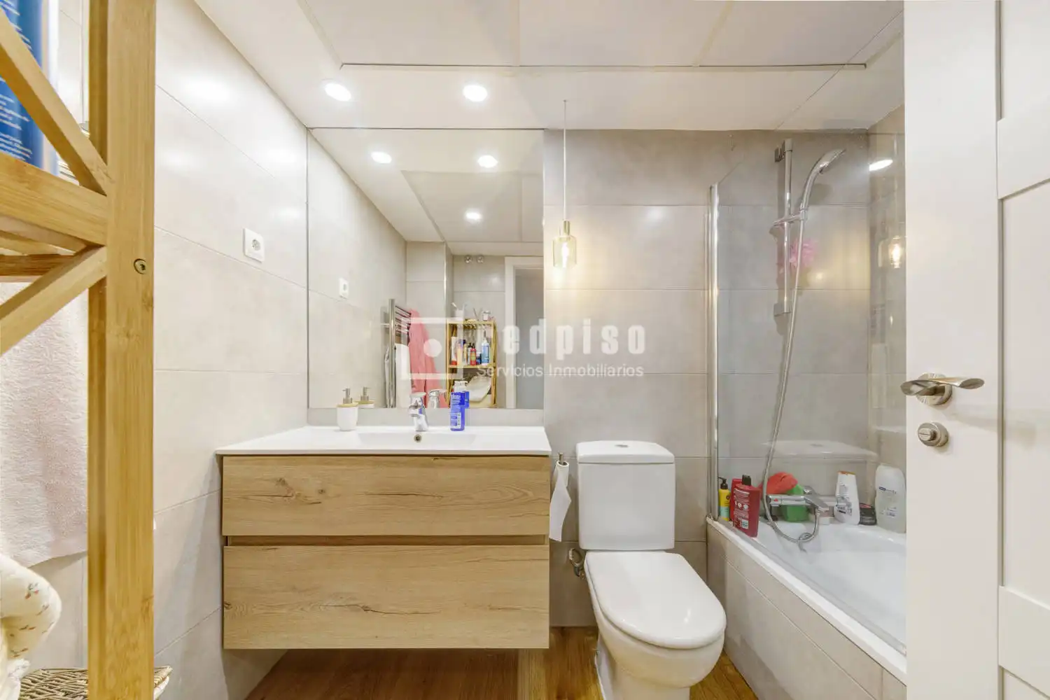 Baño de Ático en venta en Pozuelo de Alarcón con Aire acondicionado, Calefacción y Jardín privado