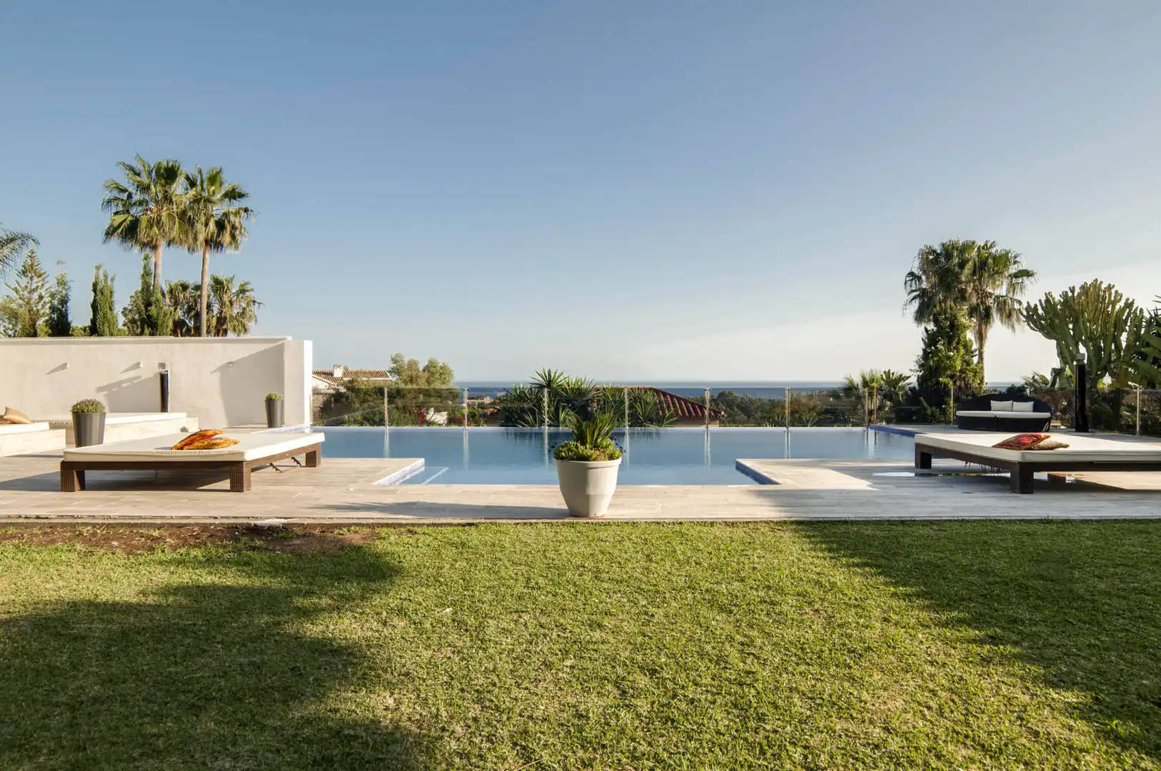 Houses for sale in Elviria