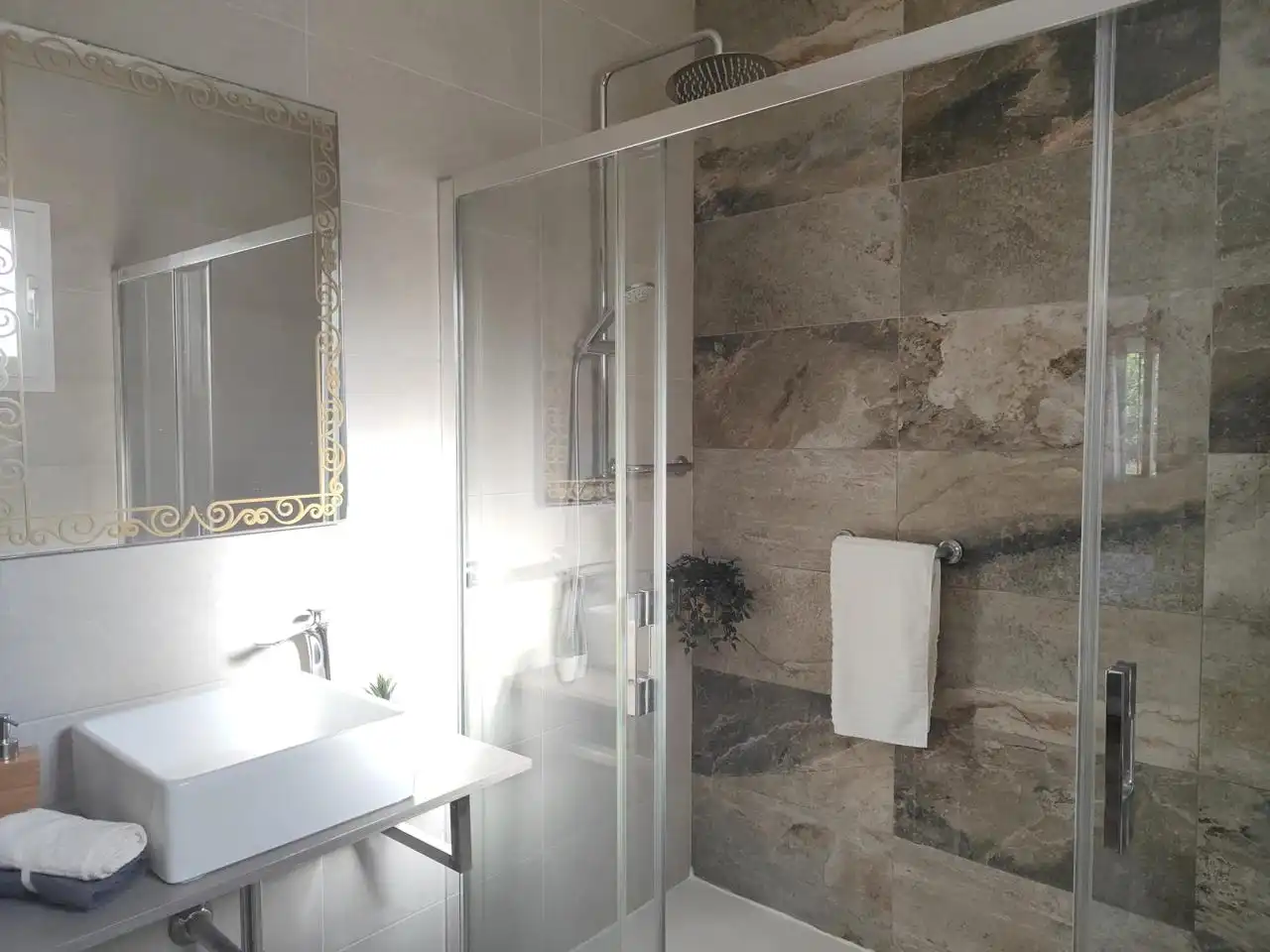 Bany de Casa o xalet de lloguer en Alhaurín de la Torre amb Aire condicionat, Jardí privat i Piscina