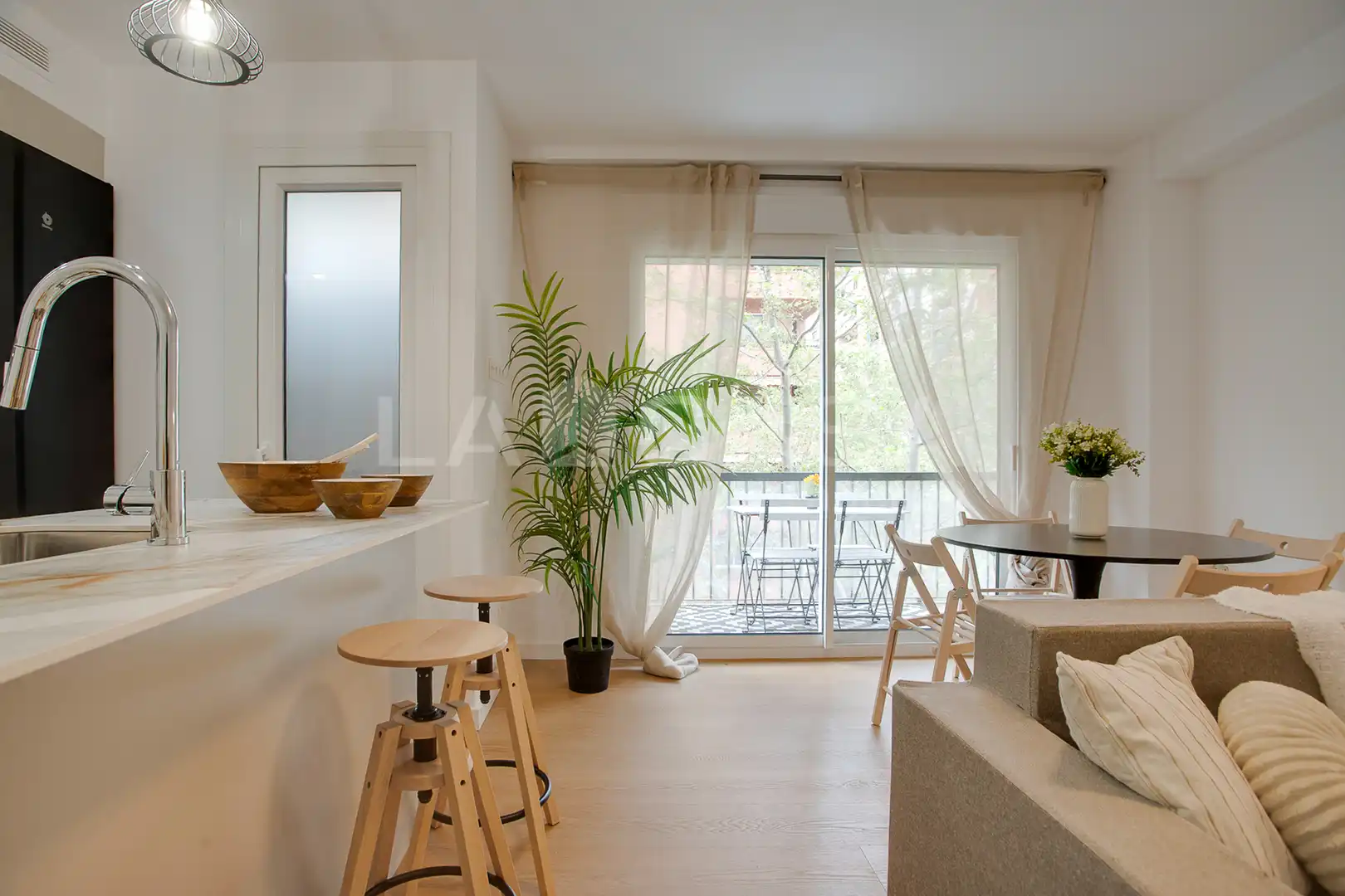 Wohnzimmer von Wohnung zum Verkauf in Barcelona mit Heizung und Balkon