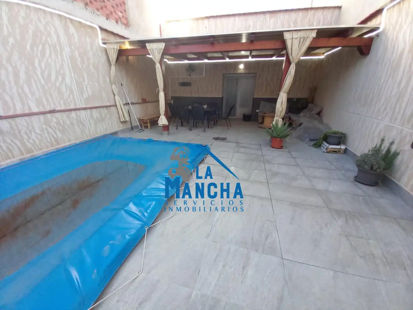 Piscina de Casa o xalet en venda en Madrigueras amb Piscina i Moblat