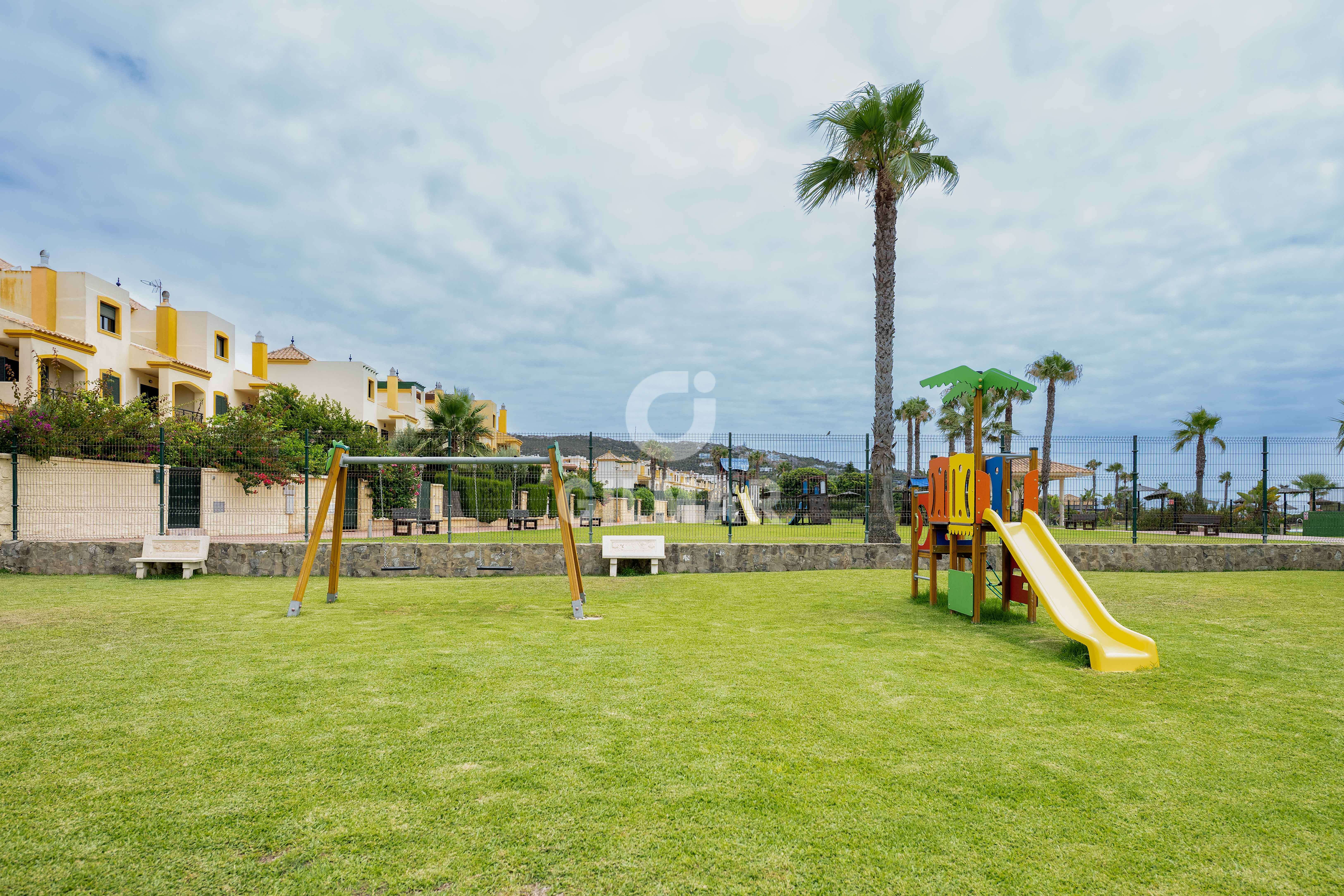 Jardí de Pis en venda en Zahara de los Atunes amb Calefacció, Jardí privat i Piscina