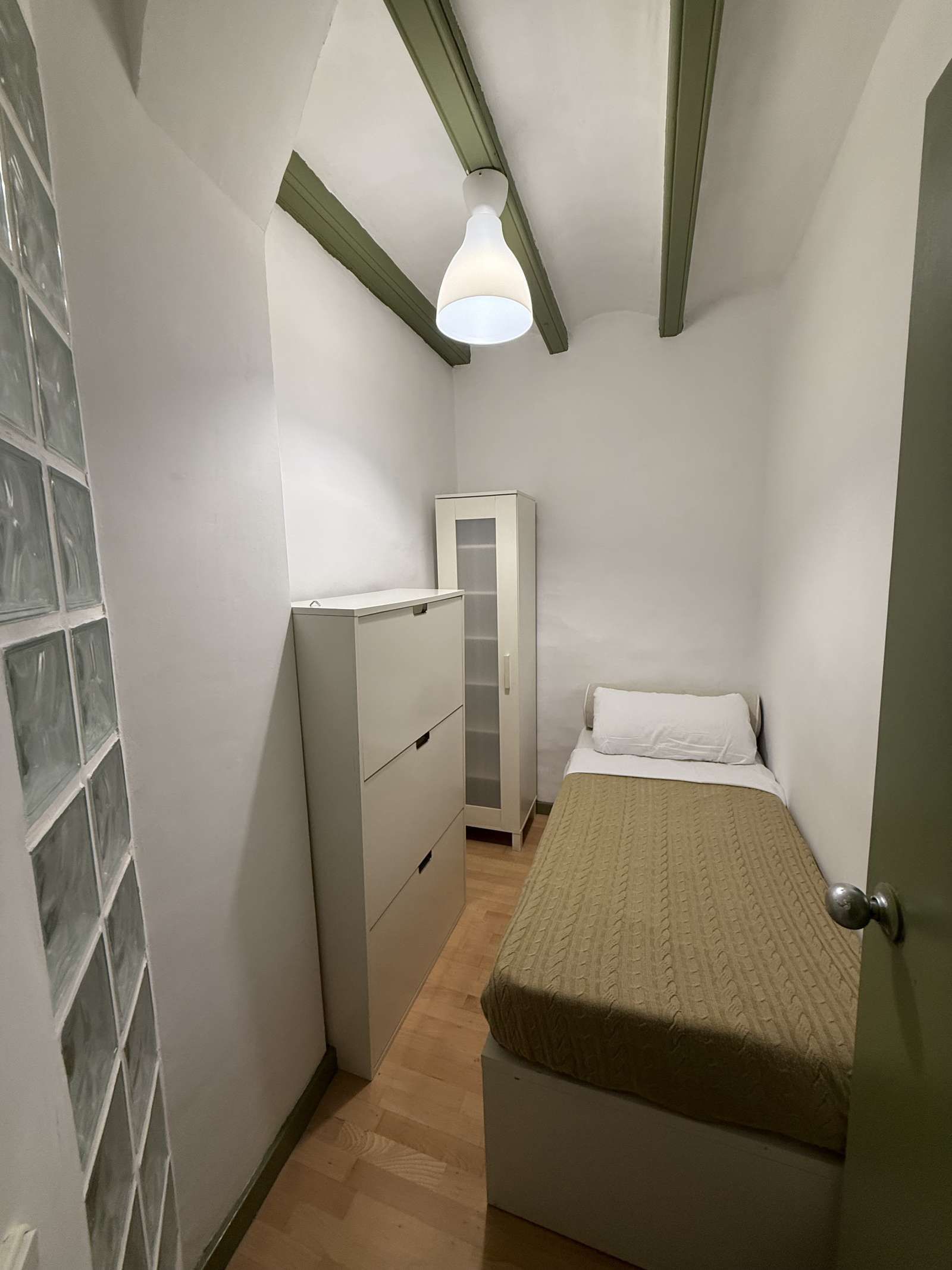 Bedroom of Flat to share in  Barcelona Capital  with Air Conditioner, Heating and Terrace